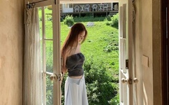 扒开双腿被两个男人玩弄视频